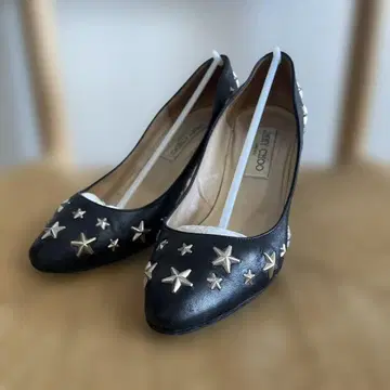 JIMMY CHOO 블랙 별 모양 스터드 하이힐 36