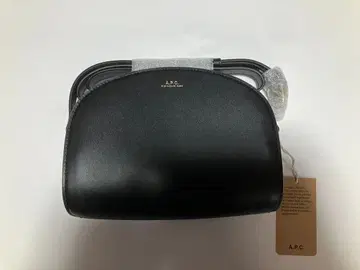 A.P.C. 블랙 가죽 숄더백