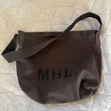 MHL. 다크 그레이 숄더백 블랙 로고