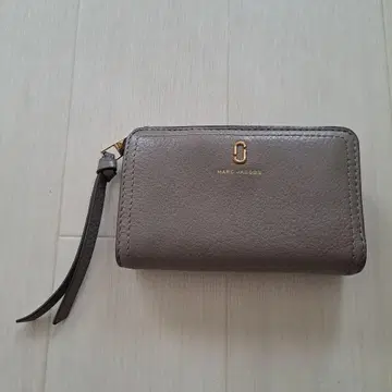 MARC JACOBS 이단 접이식 지갑 그레이