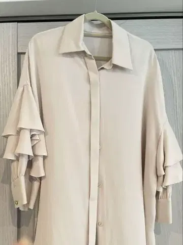 쉬폰 소매 프릴 블라우스