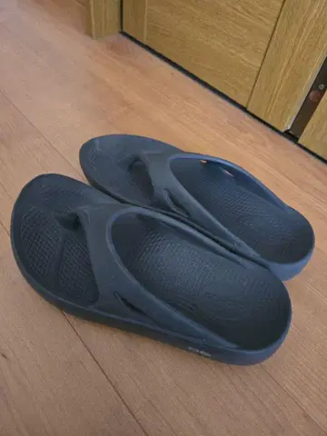 우포스 샌들