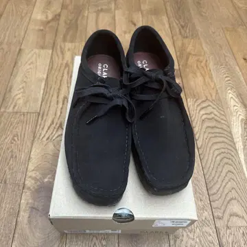CLARKS 왈라비 블랙