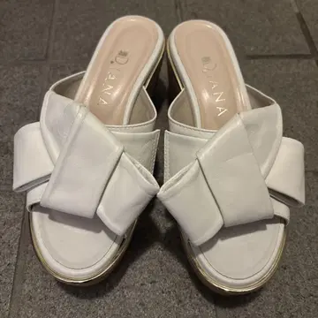 DIANA 화이트 리본 샌들 사이즈 S