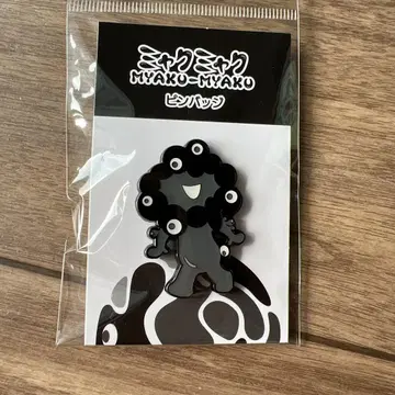 블랙 미야쿠미야쿠 핀 배지 C