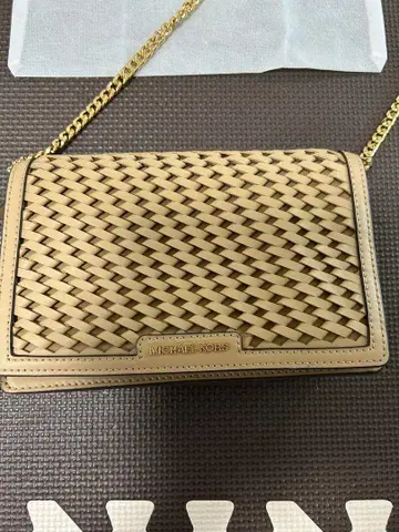 MICHAEL KORS MD FLAP CAN XBODY 카멜