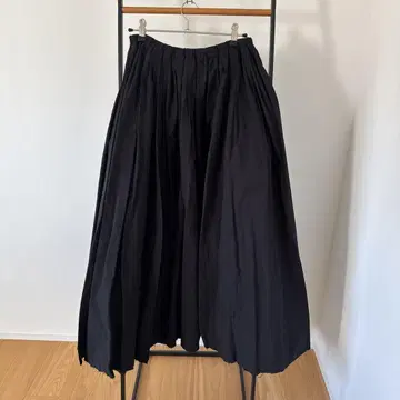 ETRE TOKYO 랜덤 턱 볼륨 스커트