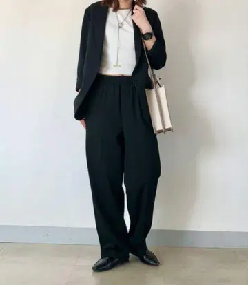 UNIQLO 감동 자켓 릴랙스 핏 블랙