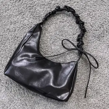 00s y2k archive one shoulderbag halfmoon