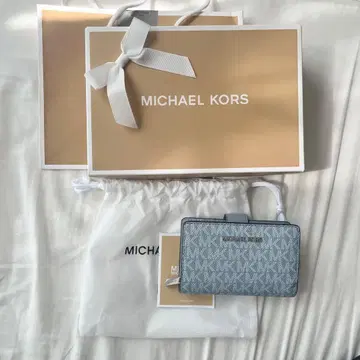 MICHAEL KORS 라이트 블루 접이식 지갑