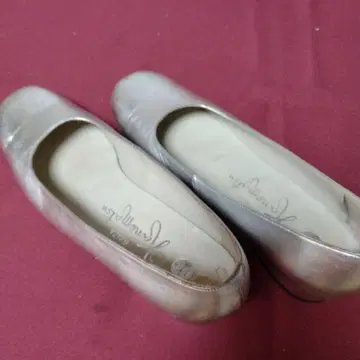 긴자 카네마츠 실버 신발