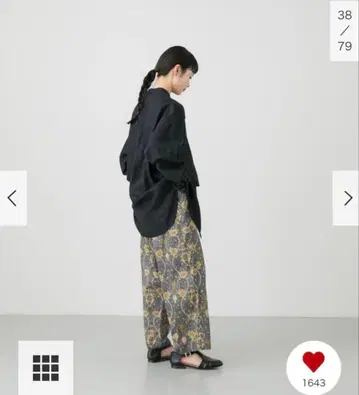 네이비 계열 꽃무늬 와이드 팬츠
