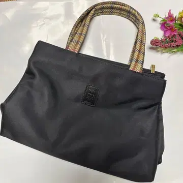 DAKS 블랙 토트백 체크 무늬 핸들