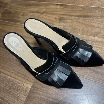 블랙 벨벳 뮬 하이힐