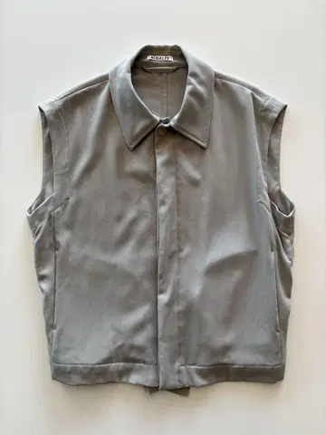 AURALEE 베이지 슬리브리스 베스트