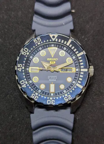 [ SEIKO ] 뒷면 투명 다이버 세이코5 스포츠 네이비 자동 와인딩