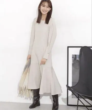 새상품 나노 유니버스 헴 플레어 원피스