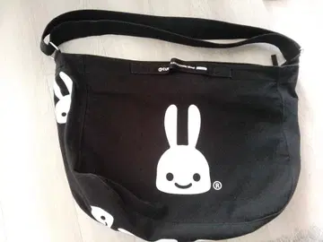 CUNE 큔 숄더백