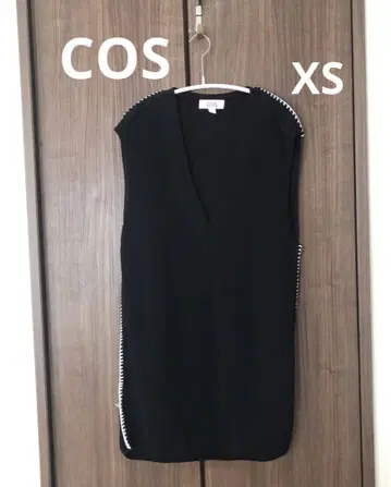 COS 스티치 파이핑 니트 베스트