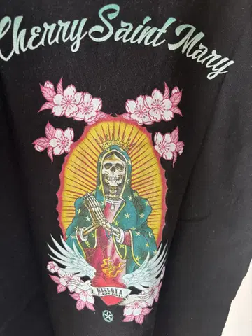 Cherry Saint Mary 블랙 T셔츠