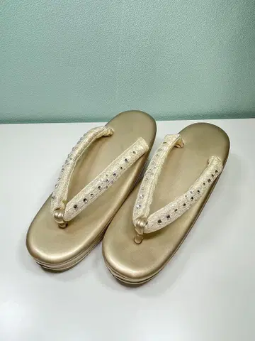비쥬 장식 골드 조리