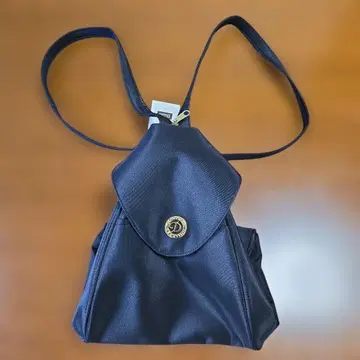 새상품! 블랙 백팩 Daino. 취급하기 좋은 소재감