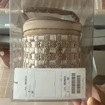 베이지 뜨개질 디자인 파우치