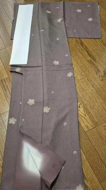 연보라색 꽃무늬 코몬 기모노와 오비 세트