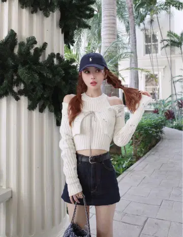 오프숄더 리본 니트