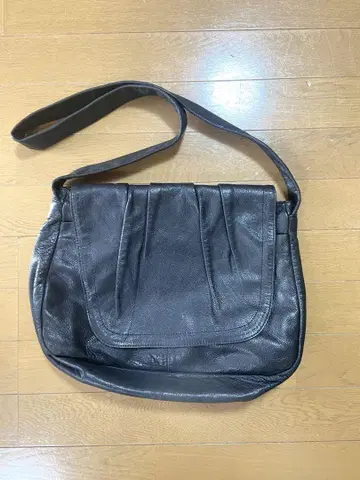 LA CAGE BASIC 가죽 숄더백 블랙