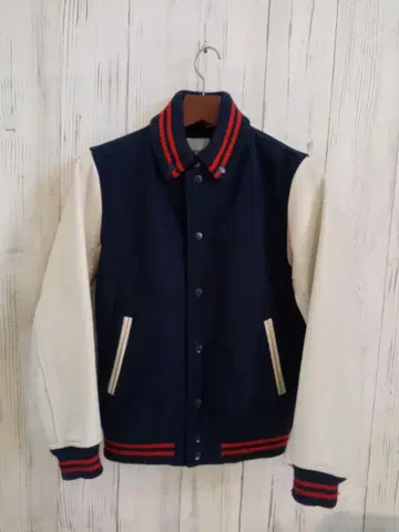 BEAMS 가죽 절개 바시티 자켓