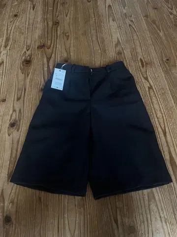 ZARA 블랙 숏팬츠 M 사이즈