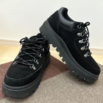 스케쳐스 블랙 스웨이드 통굽 스니커즈 UK6 25.5cm