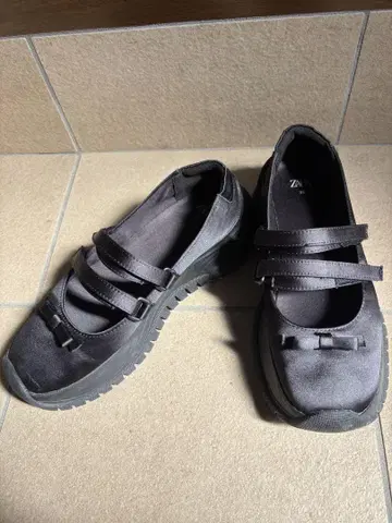 zara 36 블랙 스트랩 발레 슈즈