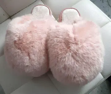 미사용 새상품 23.5cm 귀여운 핑크 볼륨감 있는 보아 샌들
