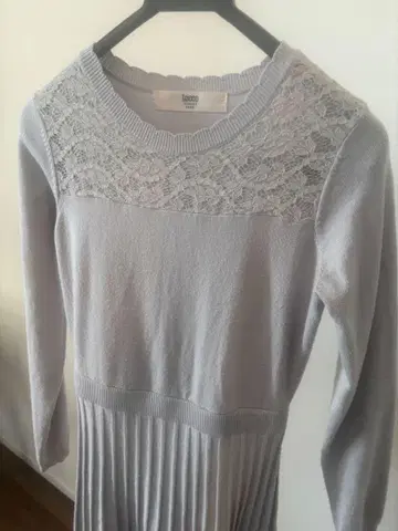 Tocco closet 레이스 절개 라이트 그레이 긴팔 원피스