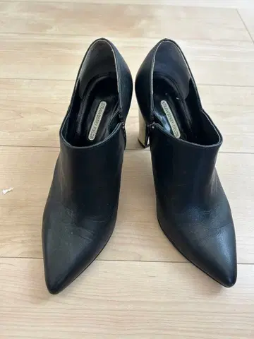 블랙 스틸레토 부티