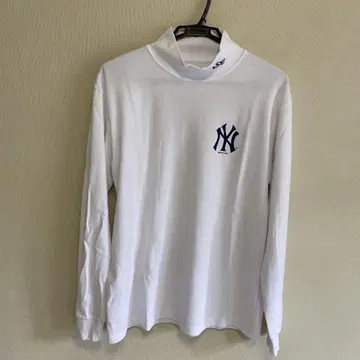 뉴에라 x 양키스 모크넥 골프 셔츠