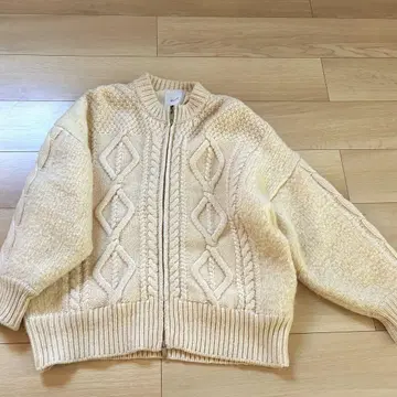 CLANE 케이블 무늬 이소재 가디건