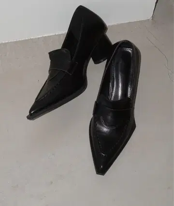 포인티드 토 로퍼 가죽 블랙 블랙