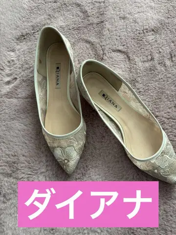 D.IANA 자수 장식 베이지 펌프스