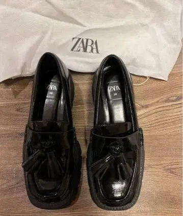 ZARA 통굽 태슬 로퍼 에나멜 블랙 사이즈 36/23cm