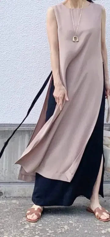 아니카 사이드 슬릿 원피스