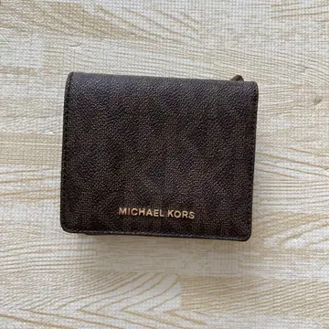 MICHAEL KORS 이단 접이식 지갑 브라운
