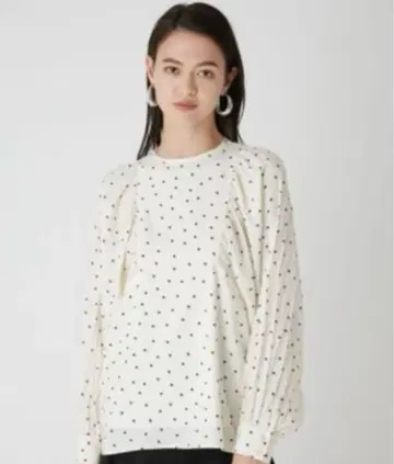 미라 오웬 아이보리 도트 무늬 블라우스