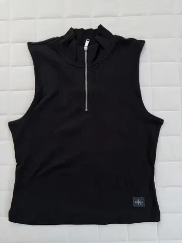 Calvin Klein Jeans 블랙 슬리브리스 티셔츠