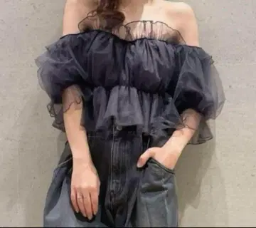 SNIDEL 볼륨 개더 프릴 오프숄더 블라우스