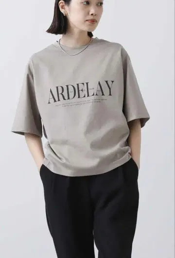 그레디 브릴리언트 ARDELAY 로고 T셔츠