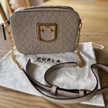 FURLA 엠보싱 가공 베이지 숄더백 크로스바디