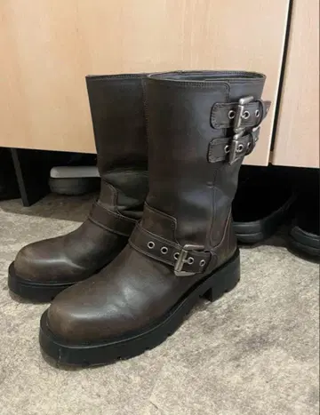 ZARA 버클 플랫 라이더스 앵클부츠